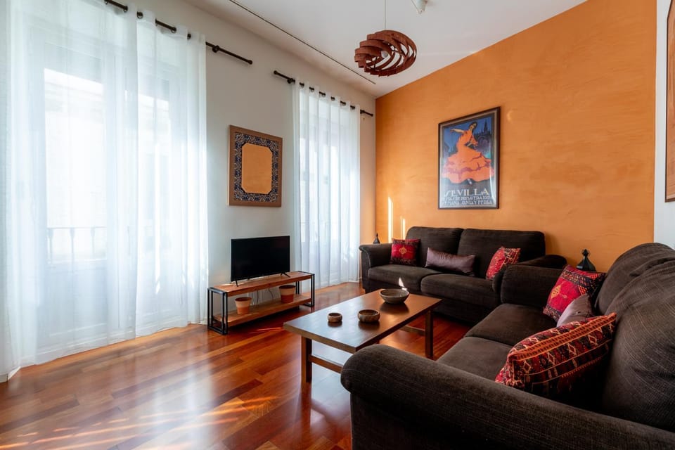 Communal lounge/ TV room, TV and multimedia, Living room, Seating area, Evening entertainment