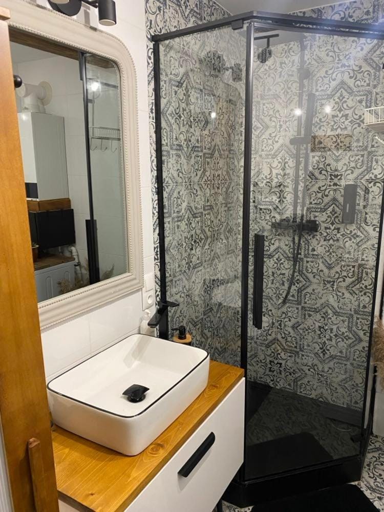 Shower, Bathroom