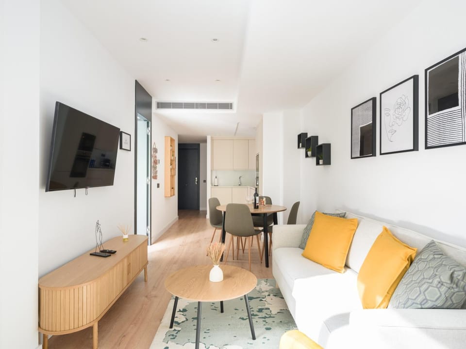TV and multimedia, Living room, Dining area, air conditioner