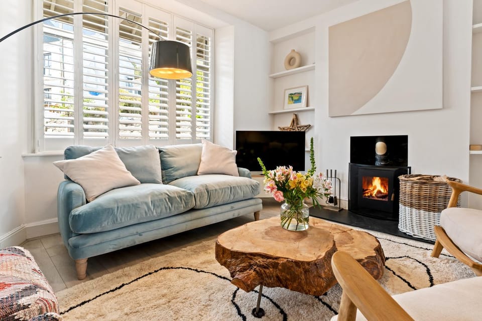 TV and multimedia, Living room, Seating area, stove
