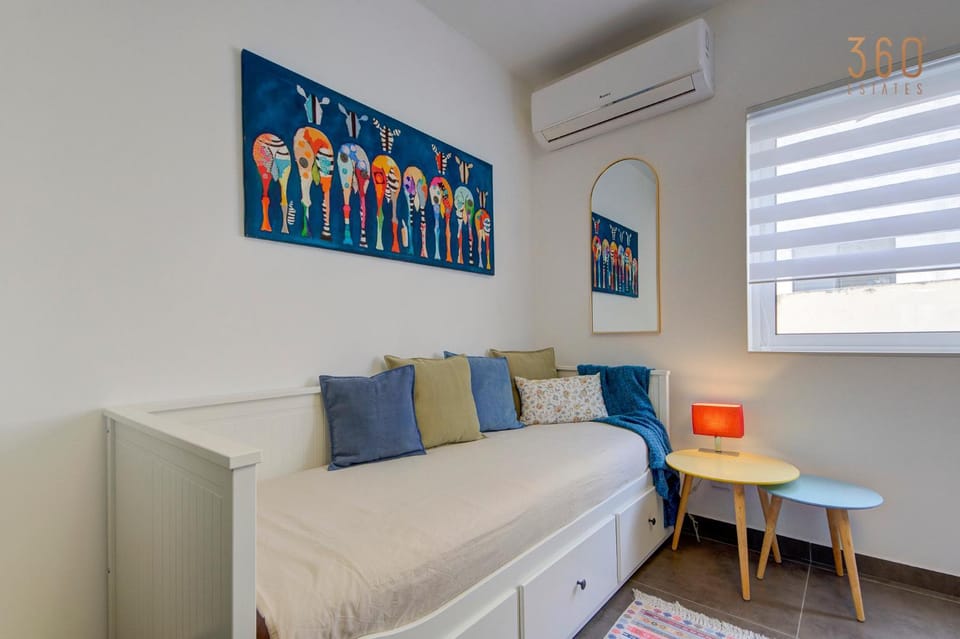 Bed, Living room, Seating area