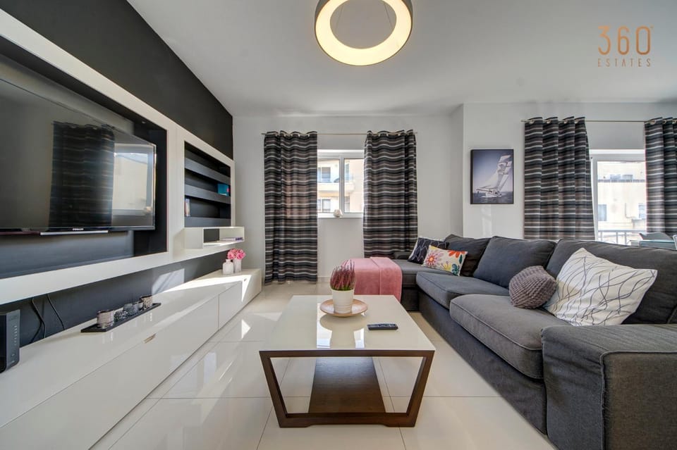 Communal lounge/ TV room, TV and multimedia, Living room, Seating area