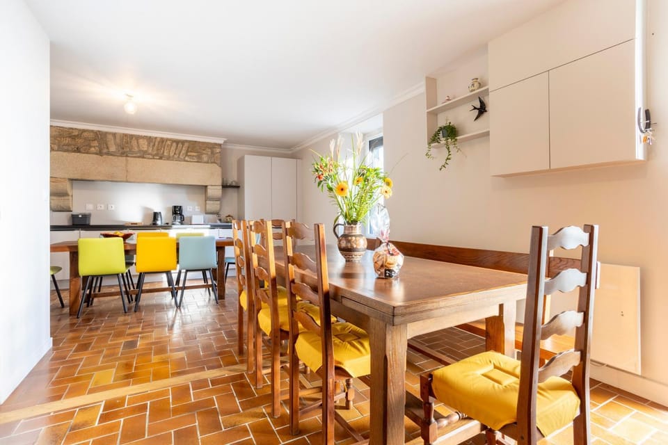 Property building, Kitchen or kitchenette, Living room