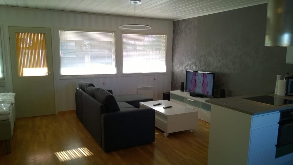 Communal lounge/ TV room, TV and multimedia, Living room, Photo of the whole room, Seating area, Evening entertainment