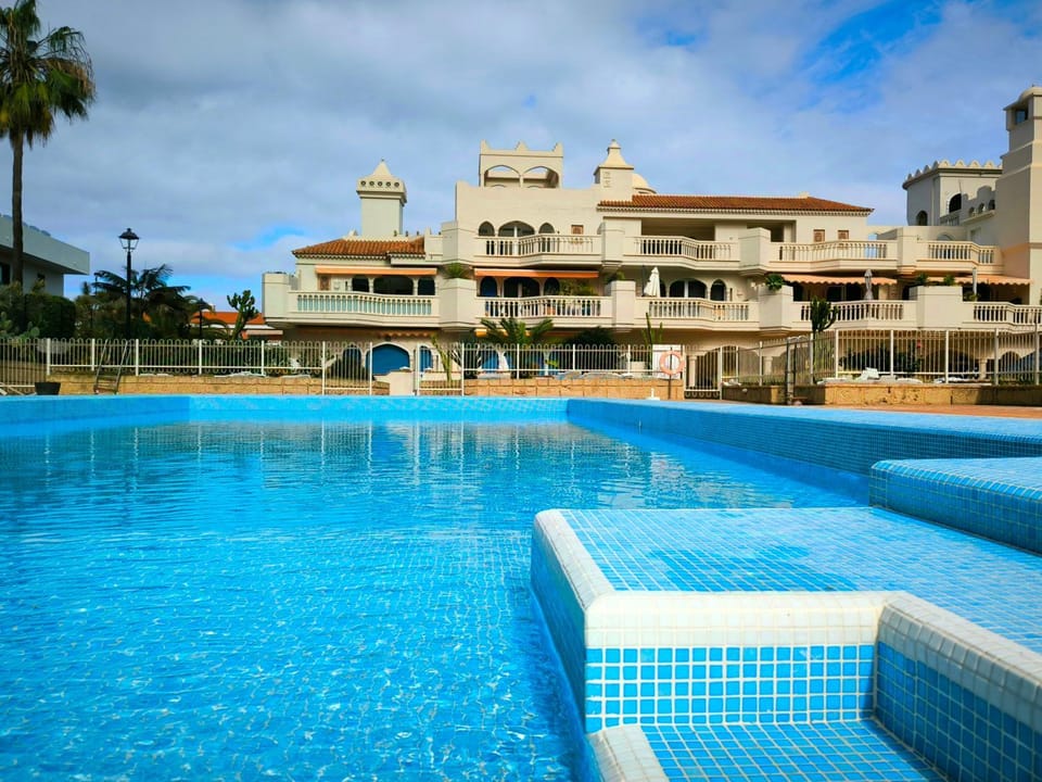 Property building, Swimming pool, Swimming pool