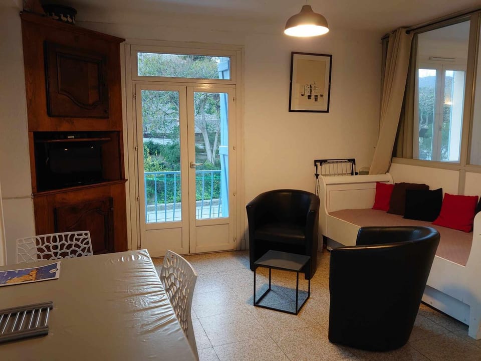 TV and multimedia, Living room, Dining area