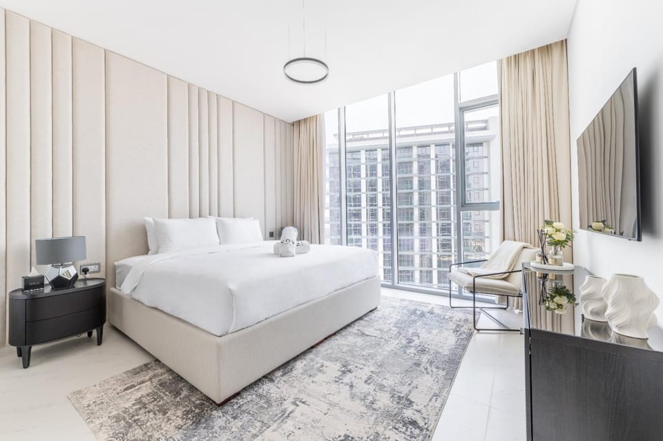 Modern 1BR for 4 with Breathtaking Lagoon Views Apartment in Dubai