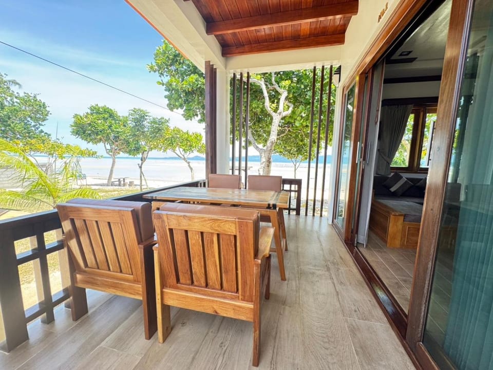 Seating area, Dining area