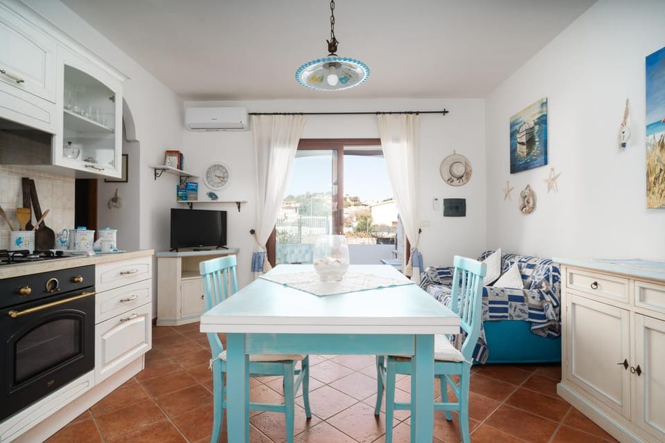Property building, Kitchen or kitchenette, Living room