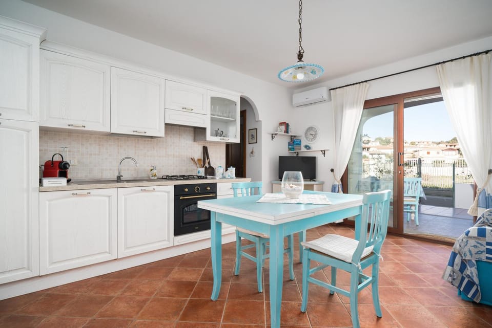 Property building, Kitchen or kitchenette, Living room