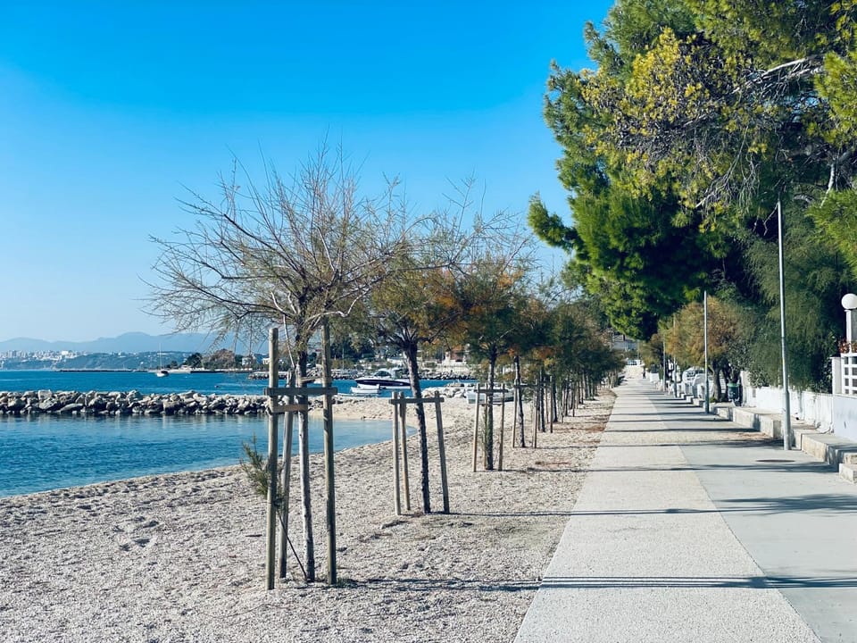 Nearby landmark, Neighbourhood, Beach