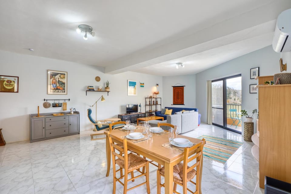 Kitchen or kitchenette, Living room, Seating area, Dining area, minibar, pet friendly
