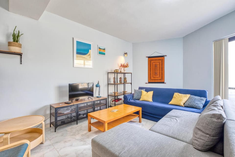 Communal lounge/ TV room, TV and multimedia, Living room, Seating area, Evening entertainment