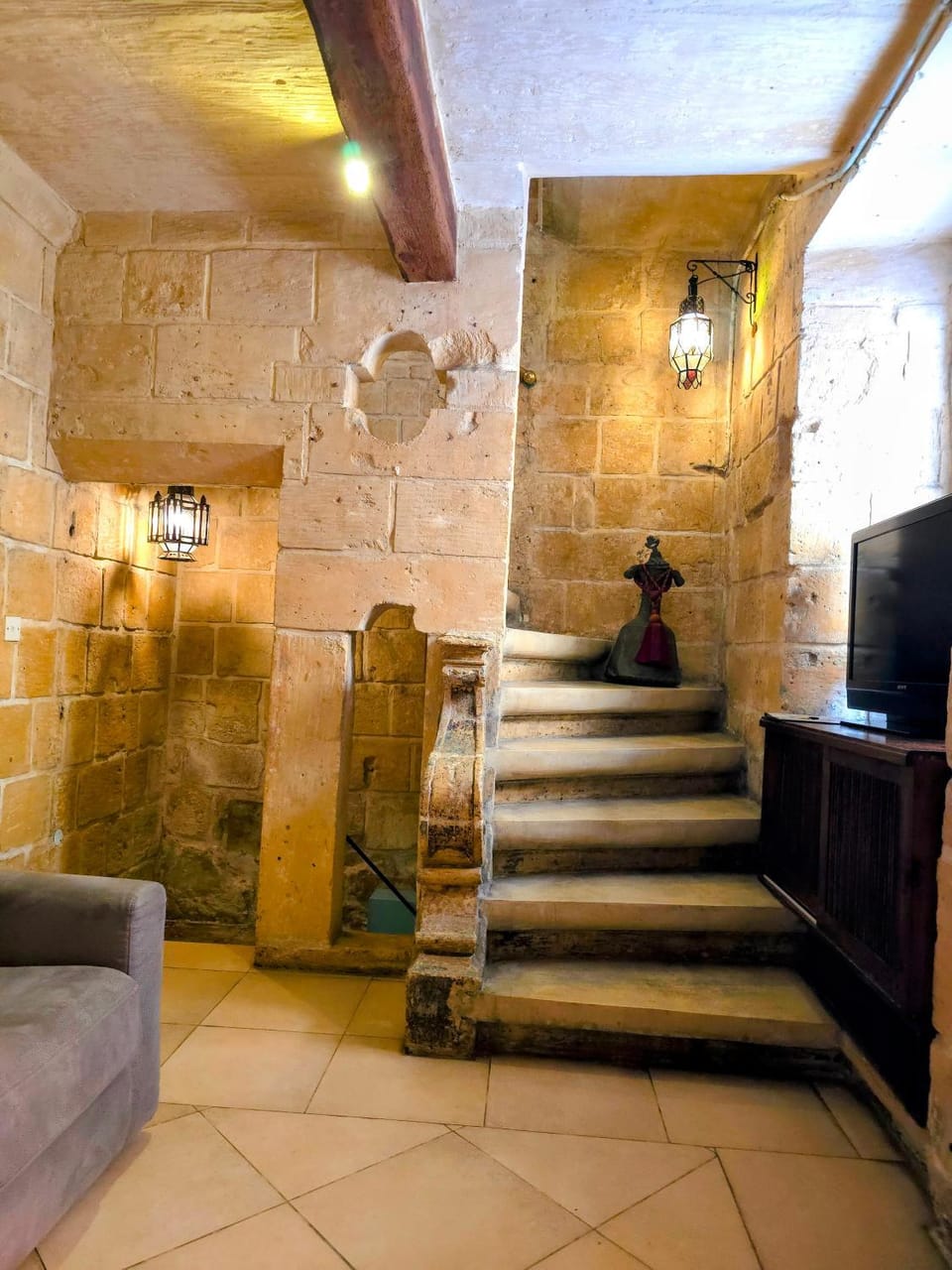 TV and multimedia, Seating area