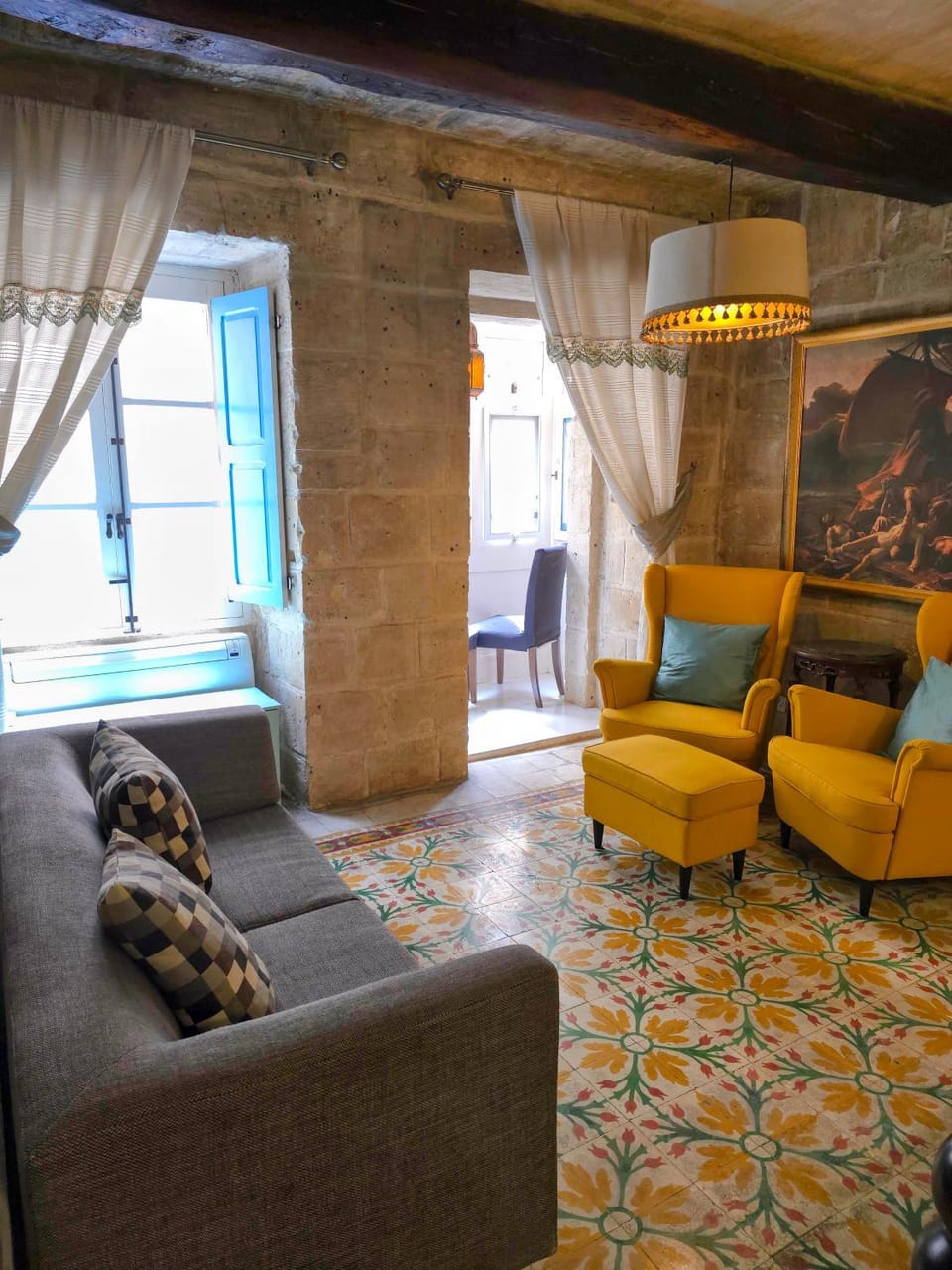 Living room, Seating area, air conditioner