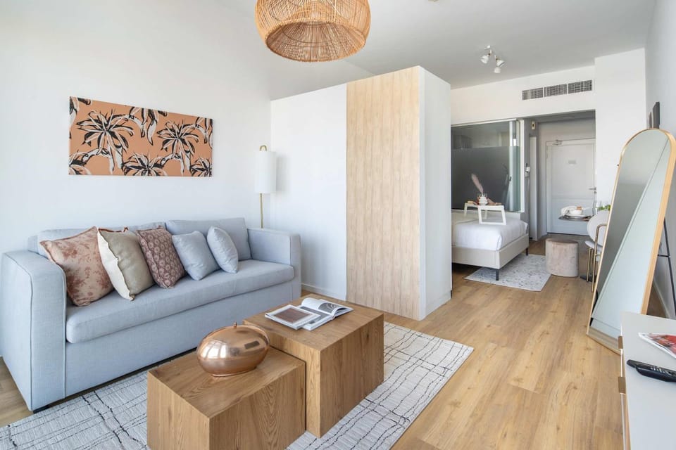 Frank Porter - Palm Views East Apartment in Dubai
