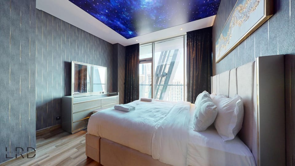 Stunning 2-Bed Apartment with Canal View Apartment in Dubai