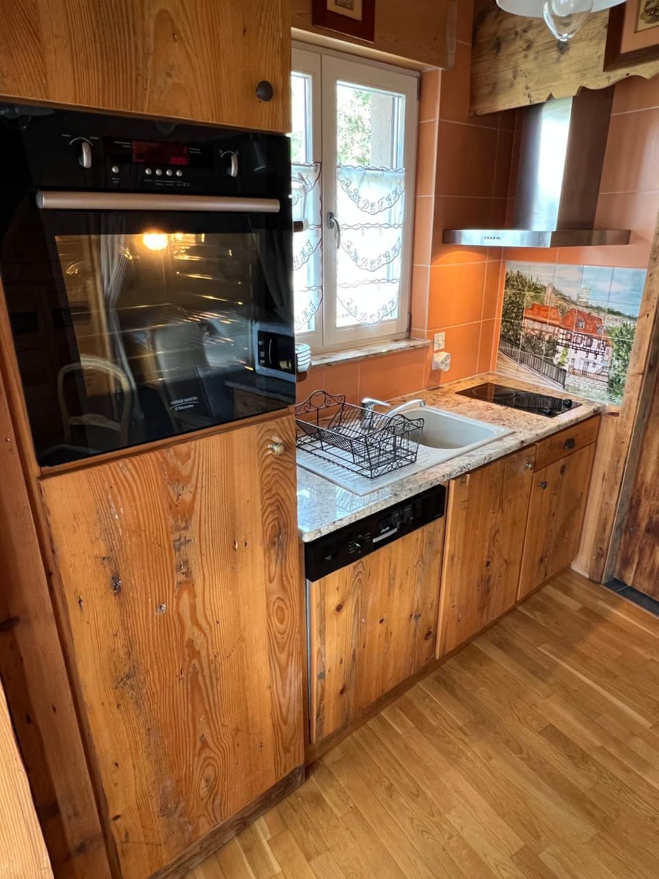 Spring, Day, Coffee/tea facilities, Decorative detail, dishwasher, internet, microwave, oven, stove, toaster, kitchen