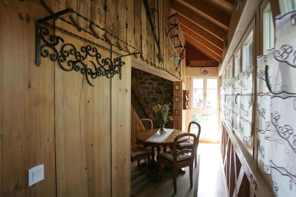 Spring, Day, Living room, Lobby or reception, Dining area