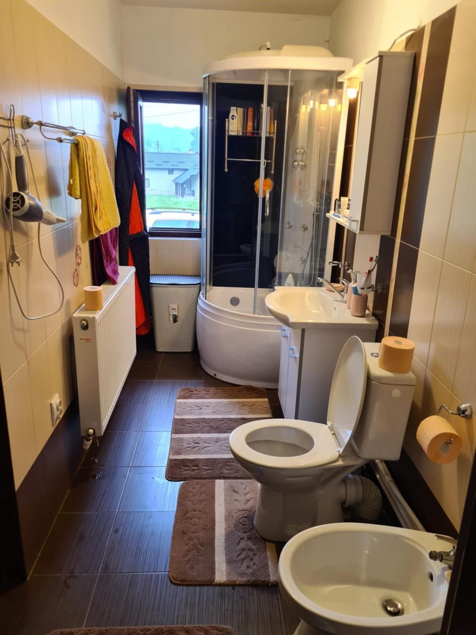 Shower, Toilet, Bathroom, bidet, towels
