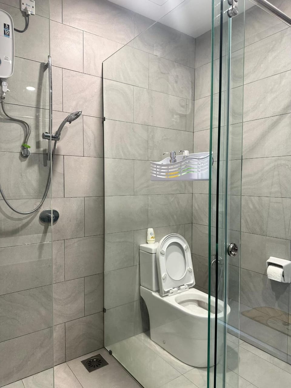 Shower, Toilet, Bathroom, towels