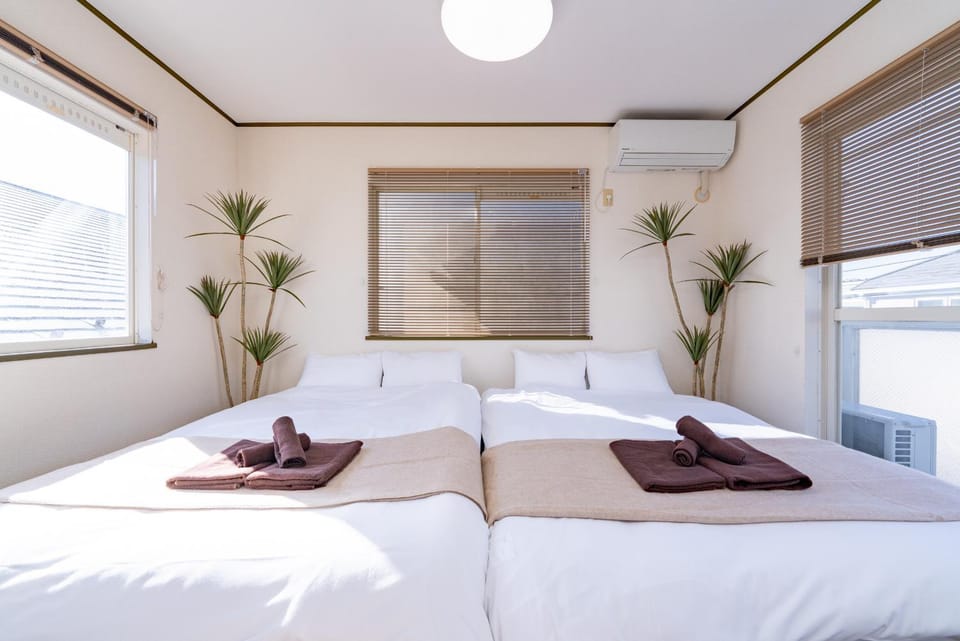 Bed, Photo of the whole room, Bedroom, air conditioner