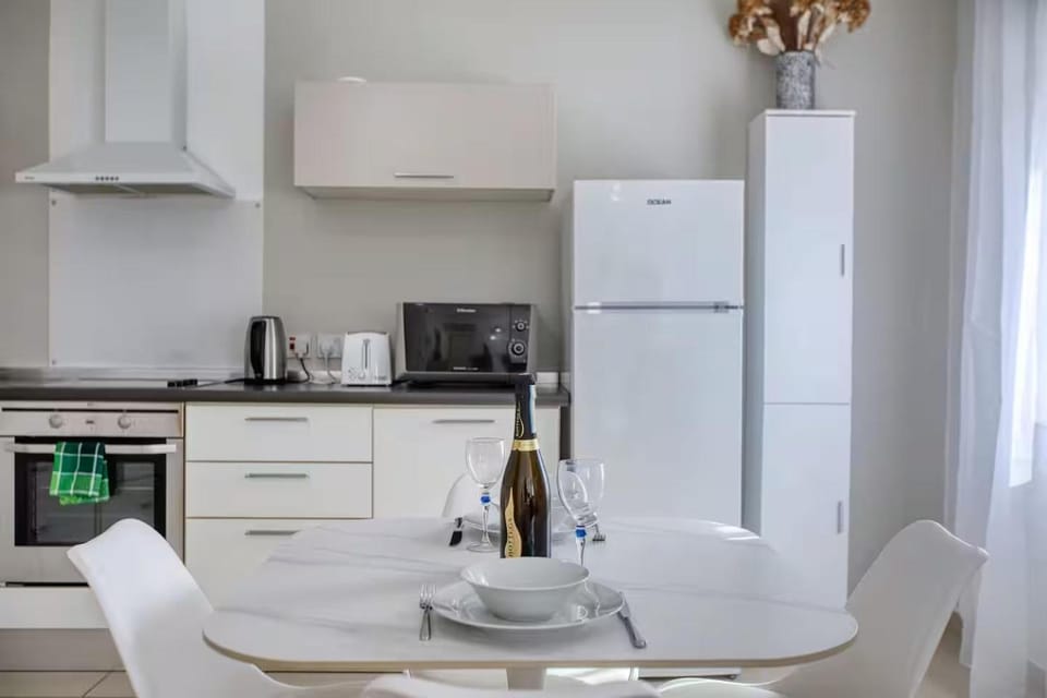 Central 1BD Apartment with Shops, Pubs & Transport Nearby Apartment in Saint Julians