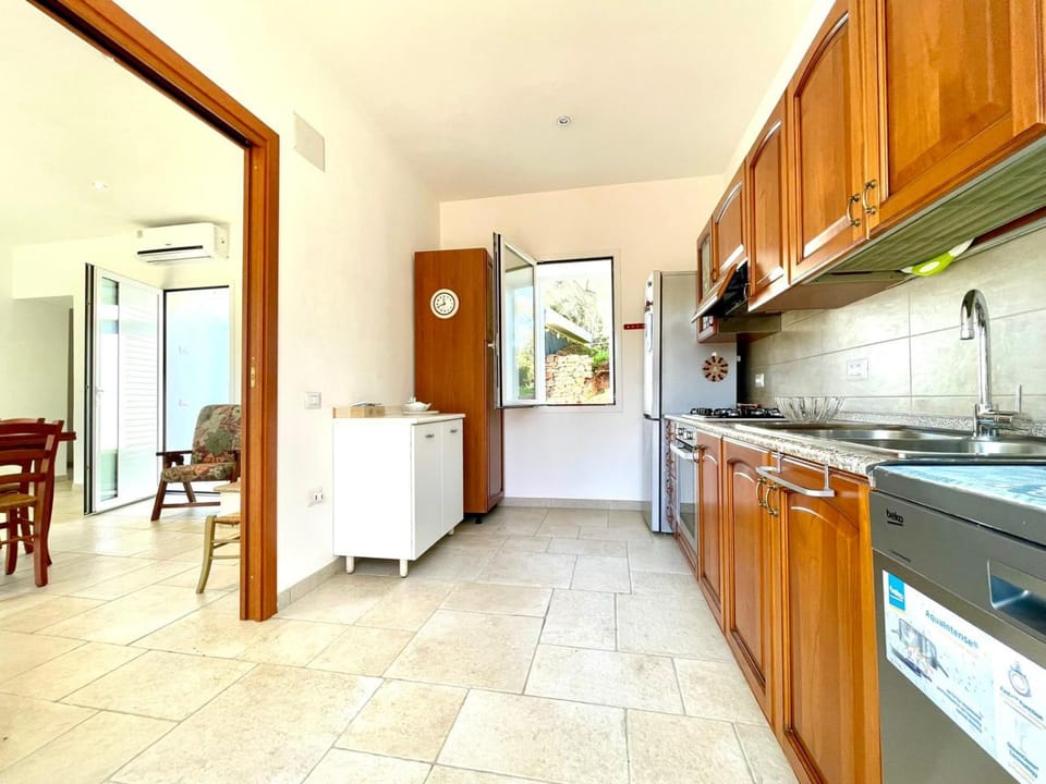 Kitchen or kitchenette, oven, stove