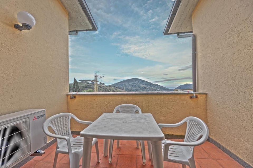 Day, Natural landscape, View (from property/room), Balcony/Terrace, Dining area, Mountain view