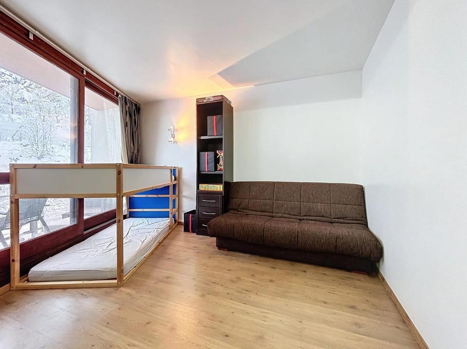 Bed, Photo of the whole room, Bedroom, bunk bed