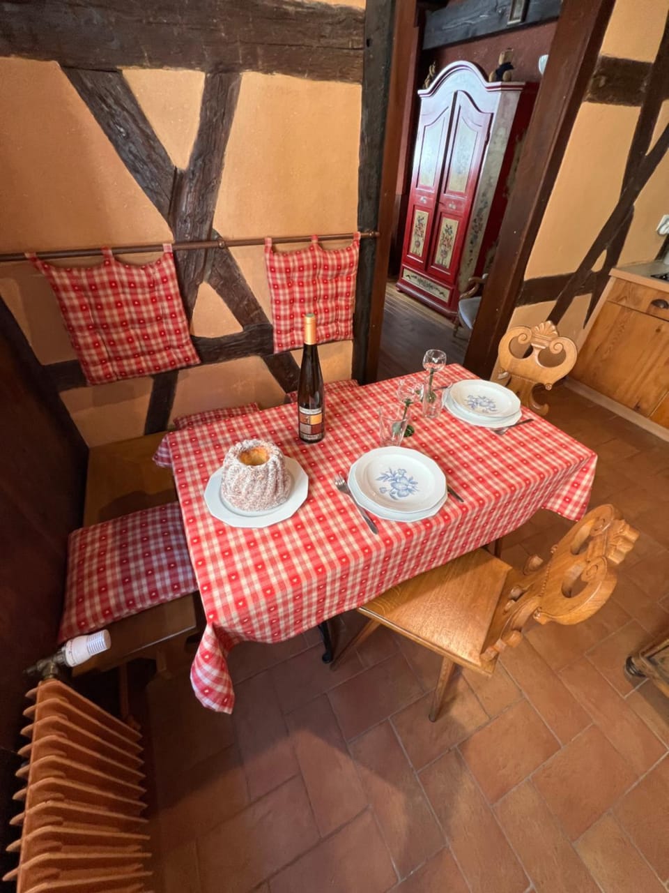 Spring, Day, Coffee/tea facilities, Kitchen or kitchenette, Living room, Food and drinks, Decorative detail, Dining area, Meals, Breakfast, Lunch, Dinner, internet, microwave, stove, toaster, washing machine
