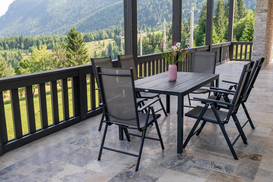 Balcony/Terrace, Mountain view