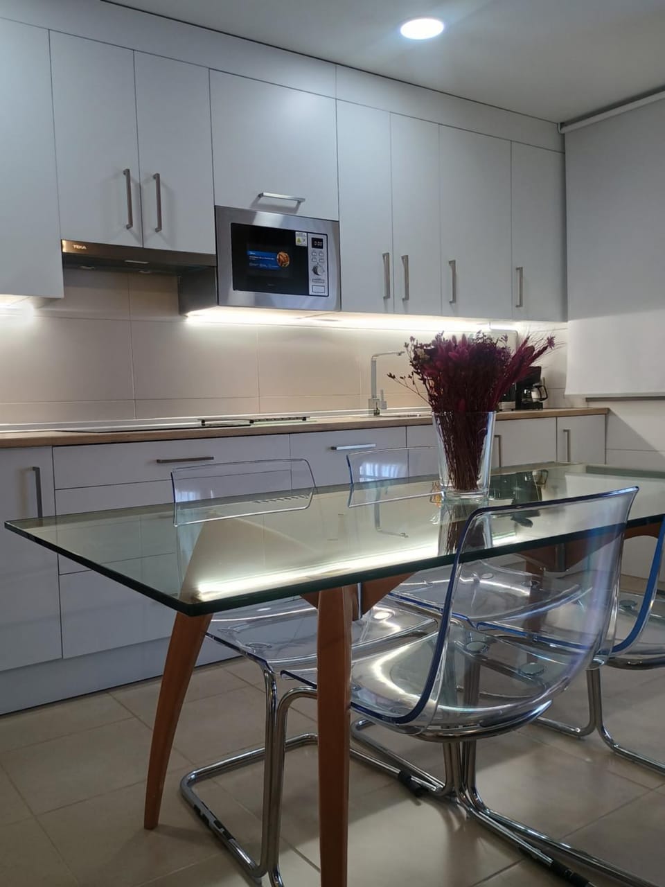 Kitchen or kitchenette, Dining area, stove