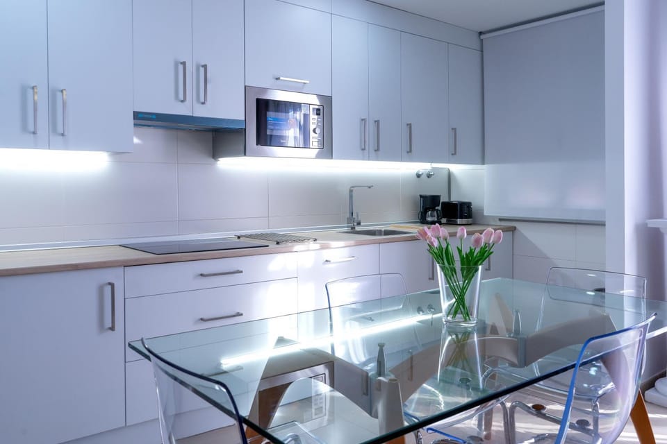 Kitchen or kitchenette, Dining area, dishwasher, stove