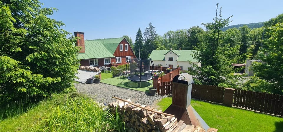 Property building, Neighbourhood