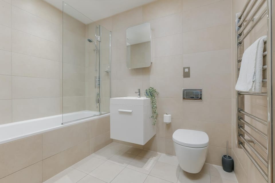 StarHost Residences - Spacious 1-bed in Ocean Village Apartment in Southampton