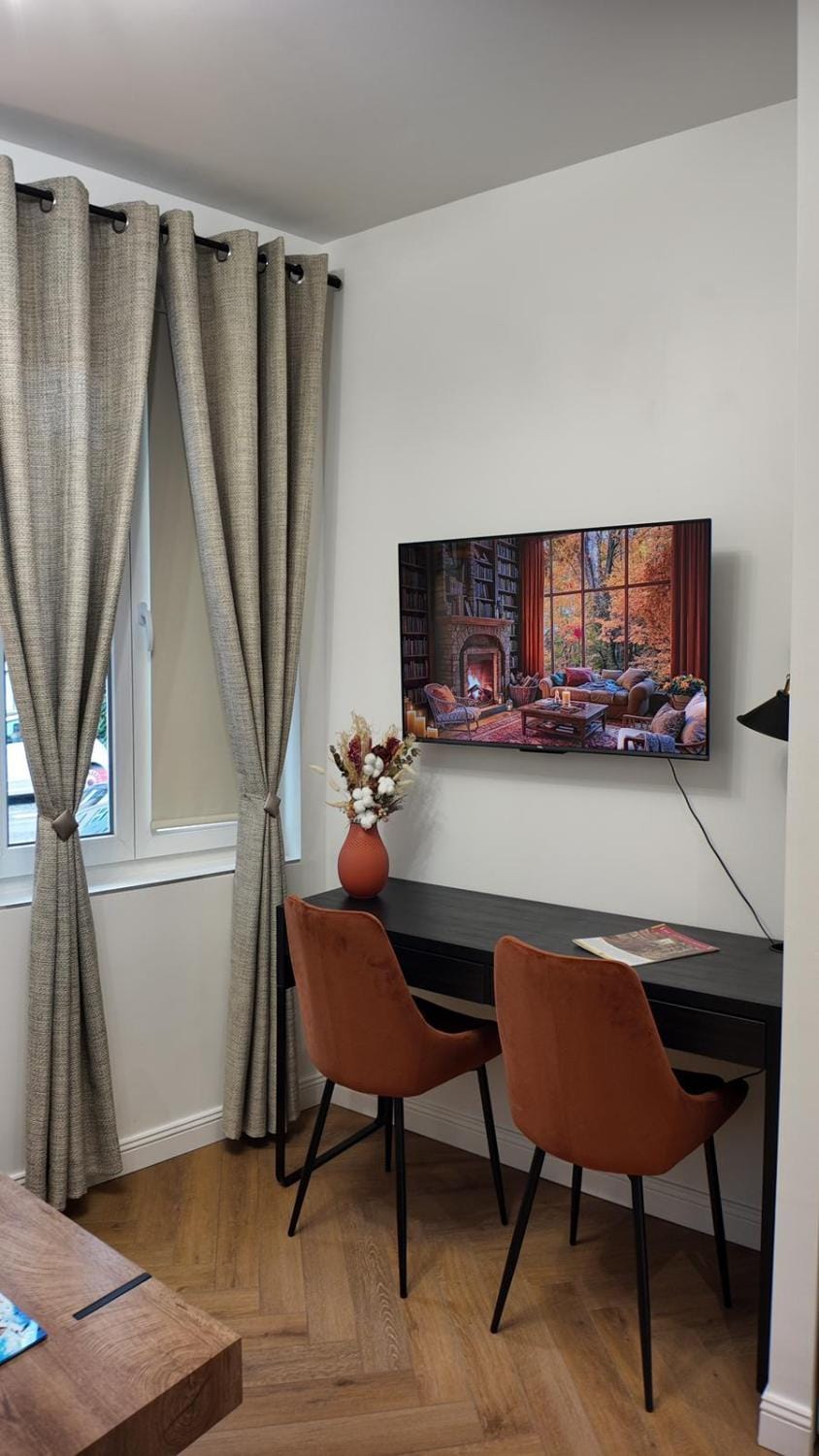 TV and multimedia, Seating area