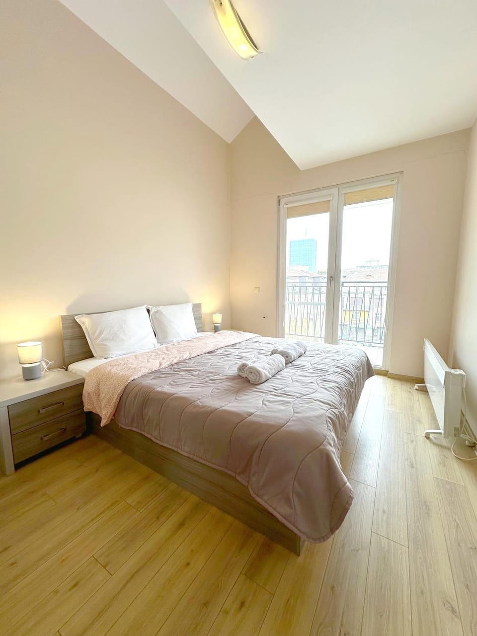 Bed, Bedroom, towels