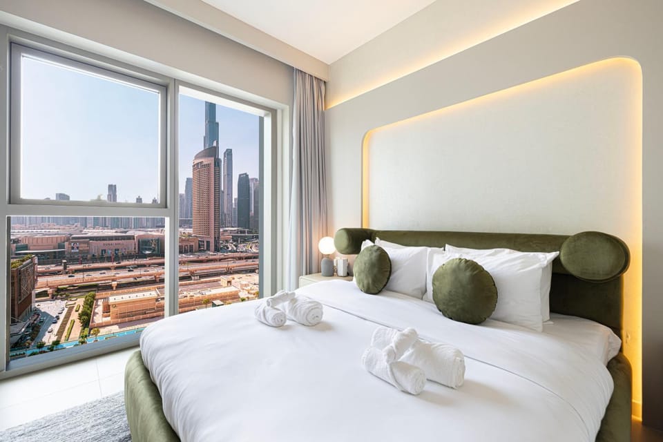Photo of the whole room, City view
