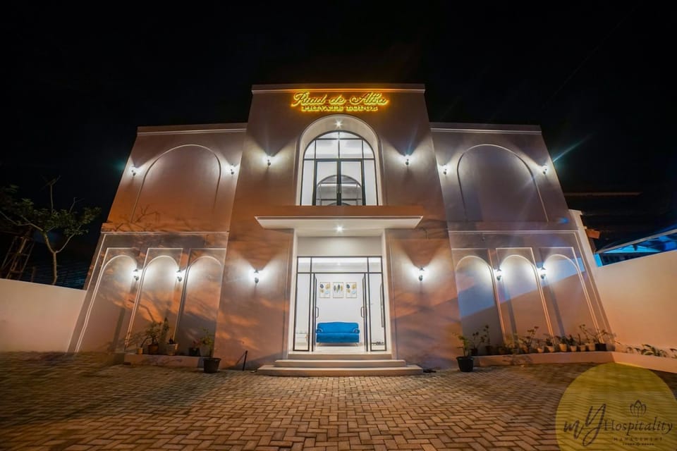 Property building, Facade/entrance