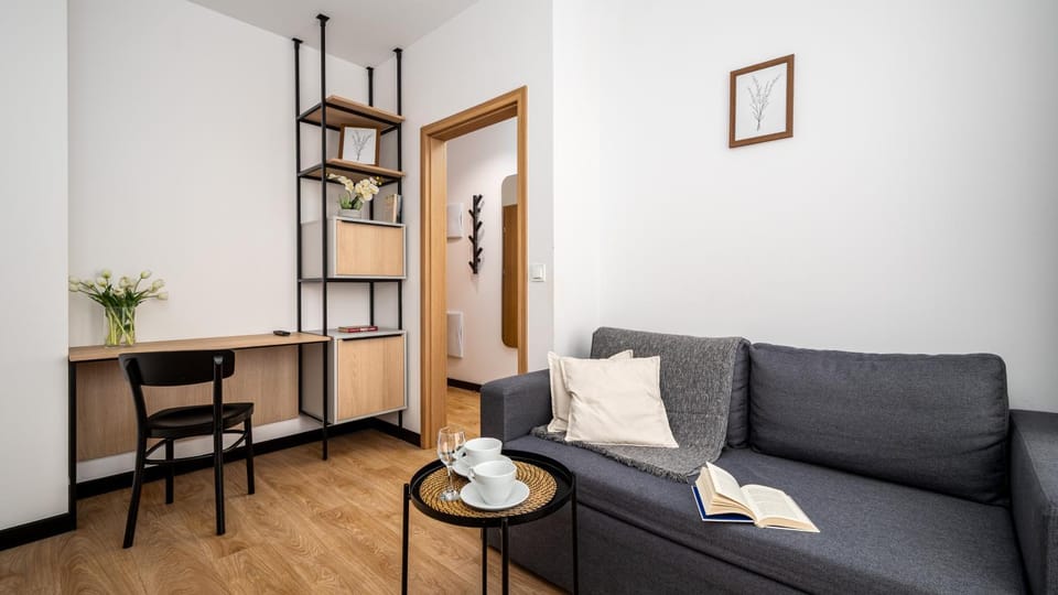 Bed, Seating area