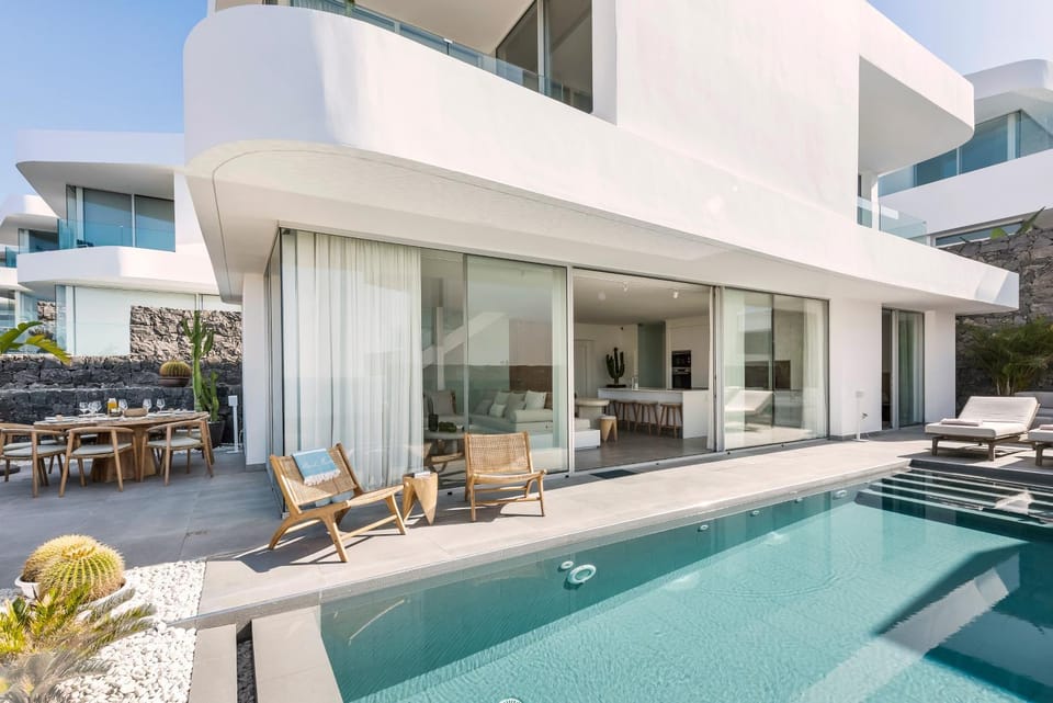 Property building, Patio, Swimming pool, sunbed