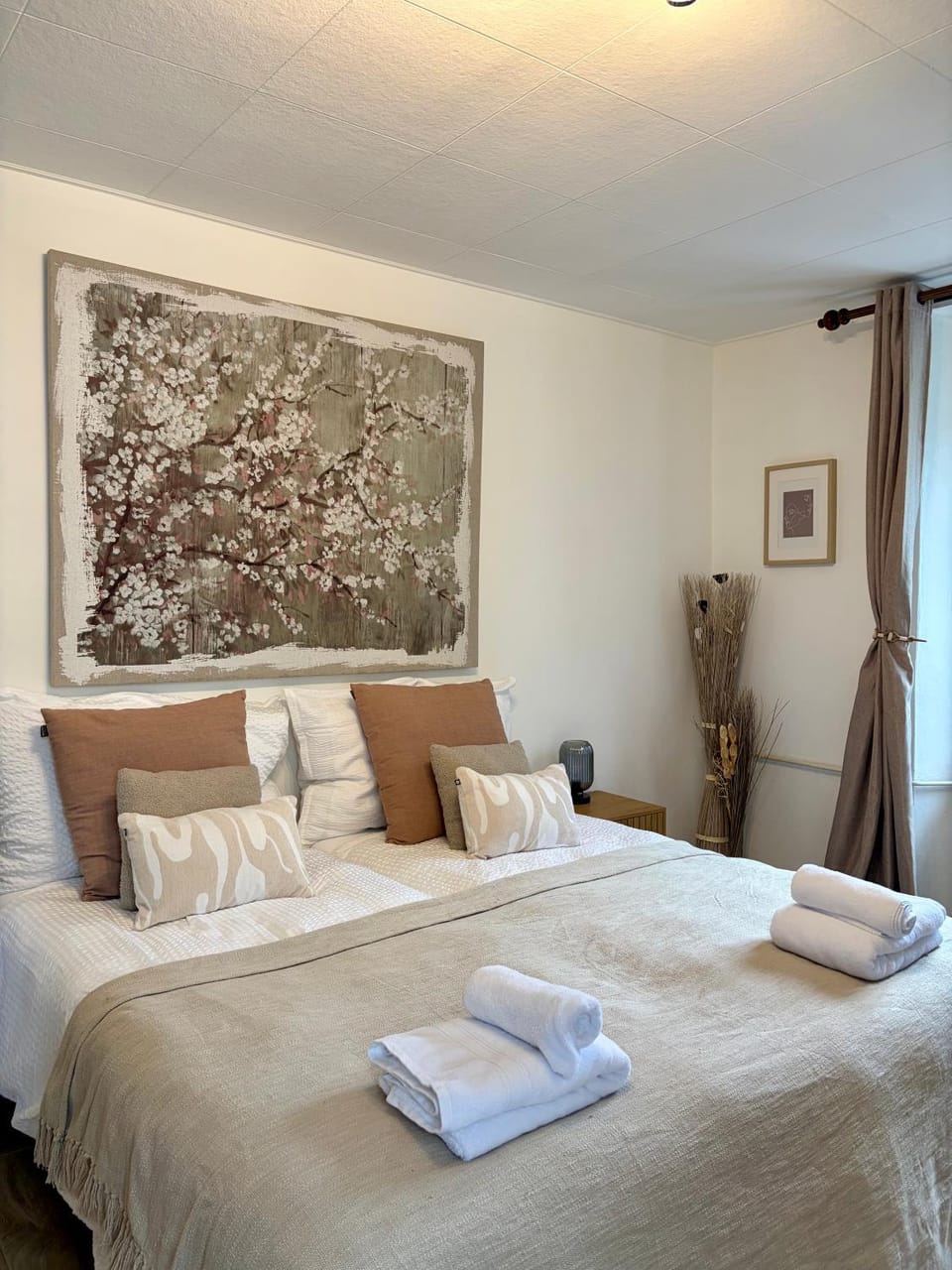 Bed, Bedroom