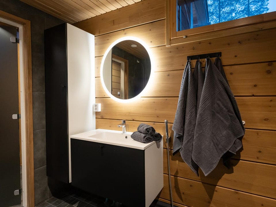 Bathroom, towels