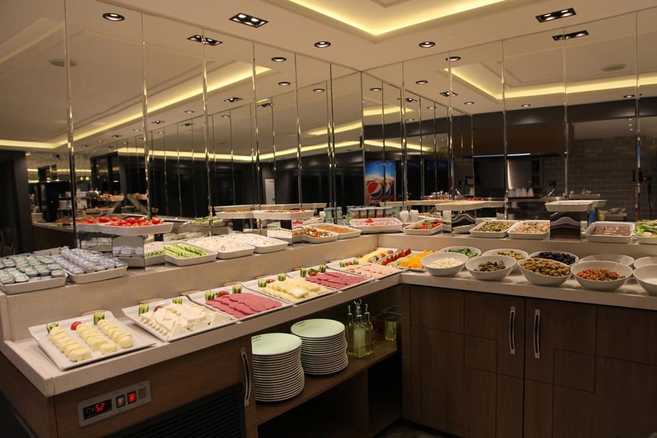 Restaurant/places to eat, Communal kitchen, Breakfast, Buffet breakfast
