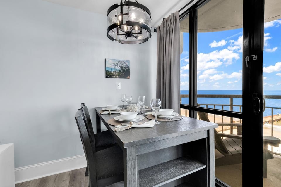 Seating area, Dining area