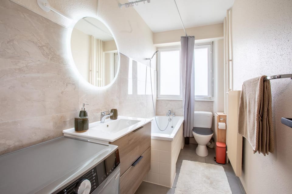 Toilet, Bathroom, towels, washing machine