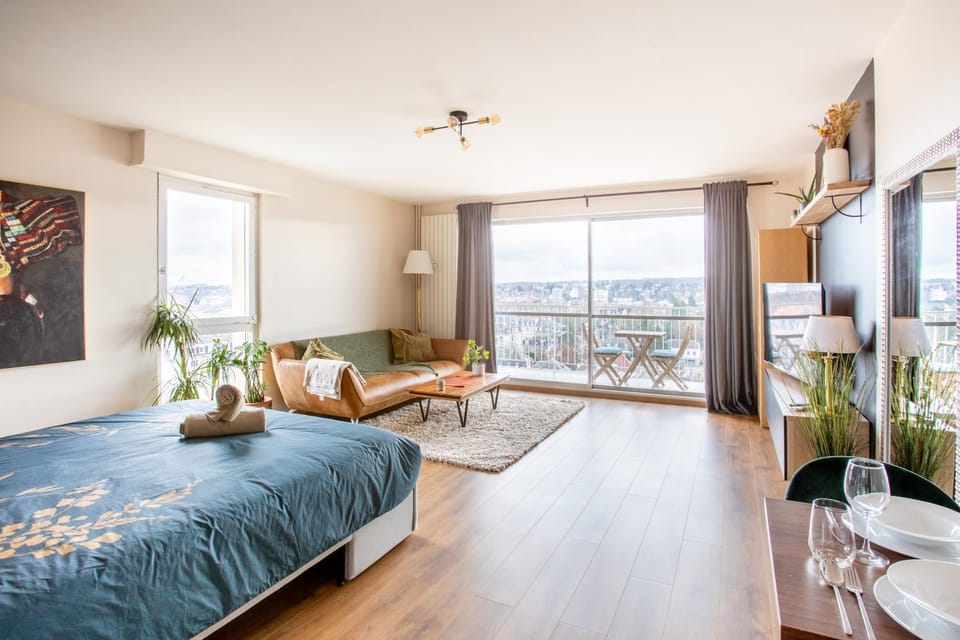 Communal lounge/ TV room, Bed, TV and multimedia, View (from property/room), Balcony/Terrace, Living room, Photo of the whole room, Seating area, Evening entertainment, Bedroom