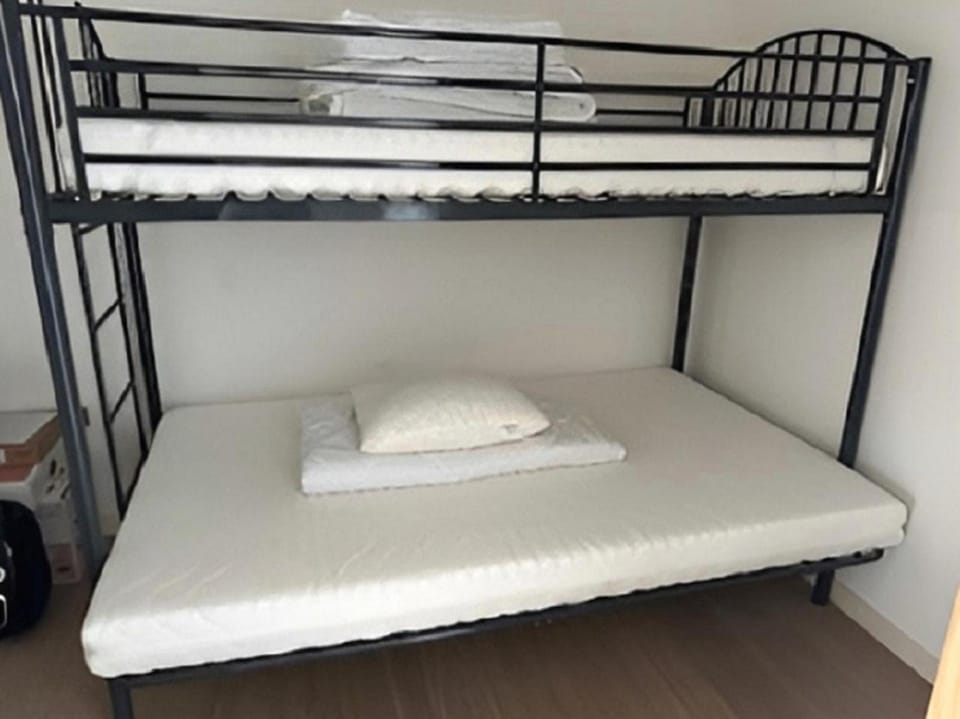 Bedroom, bunk bed