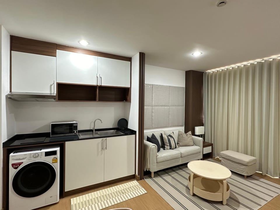 Living room, Photo of the whole room, Seating area